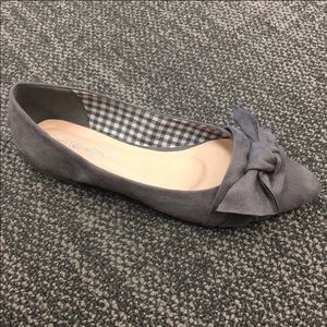 Calico Kiki Gray Pointed Toe Top Knot Flats